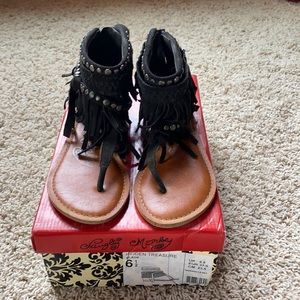 Naughty monkey sandals color: Black size: 6.5